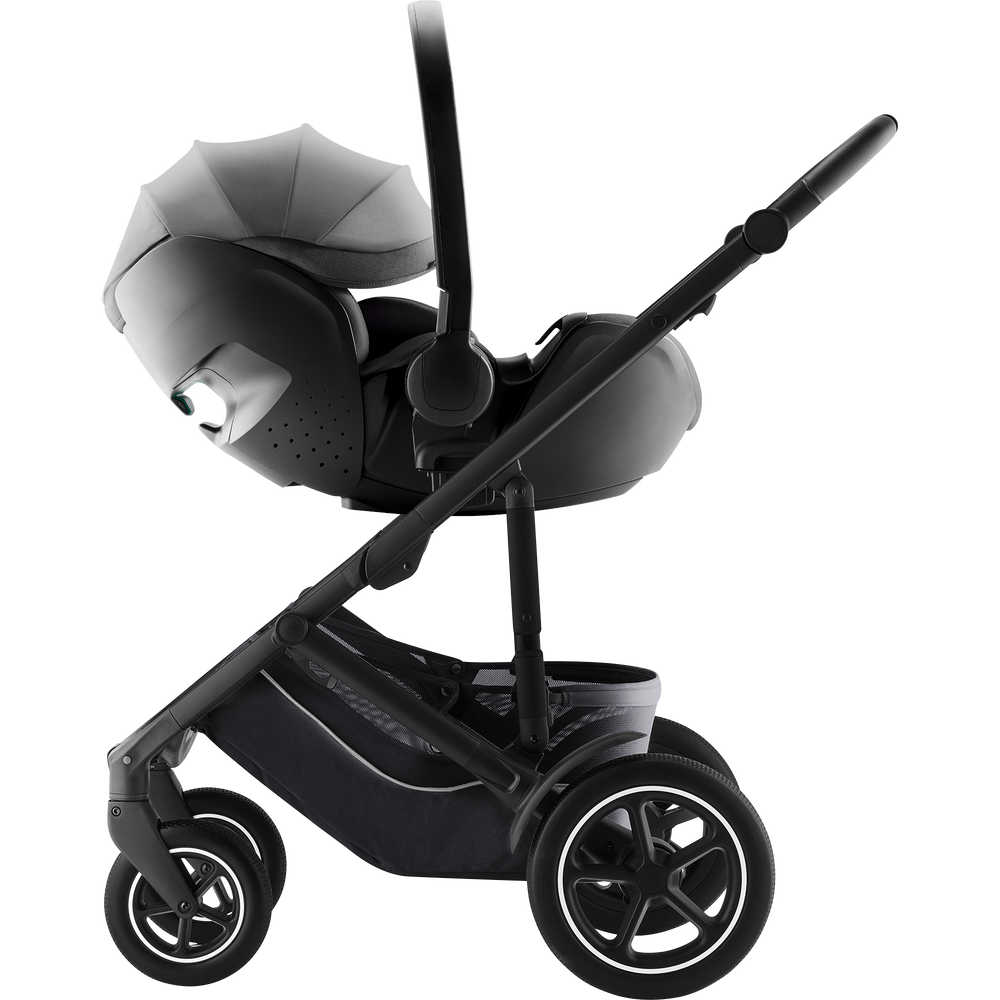 08_BABY-SAFE_PRO_MineralGrey_01_Recline_SMILE_5Z_BlackHandle_2025_72dpi_2000x2000px.png