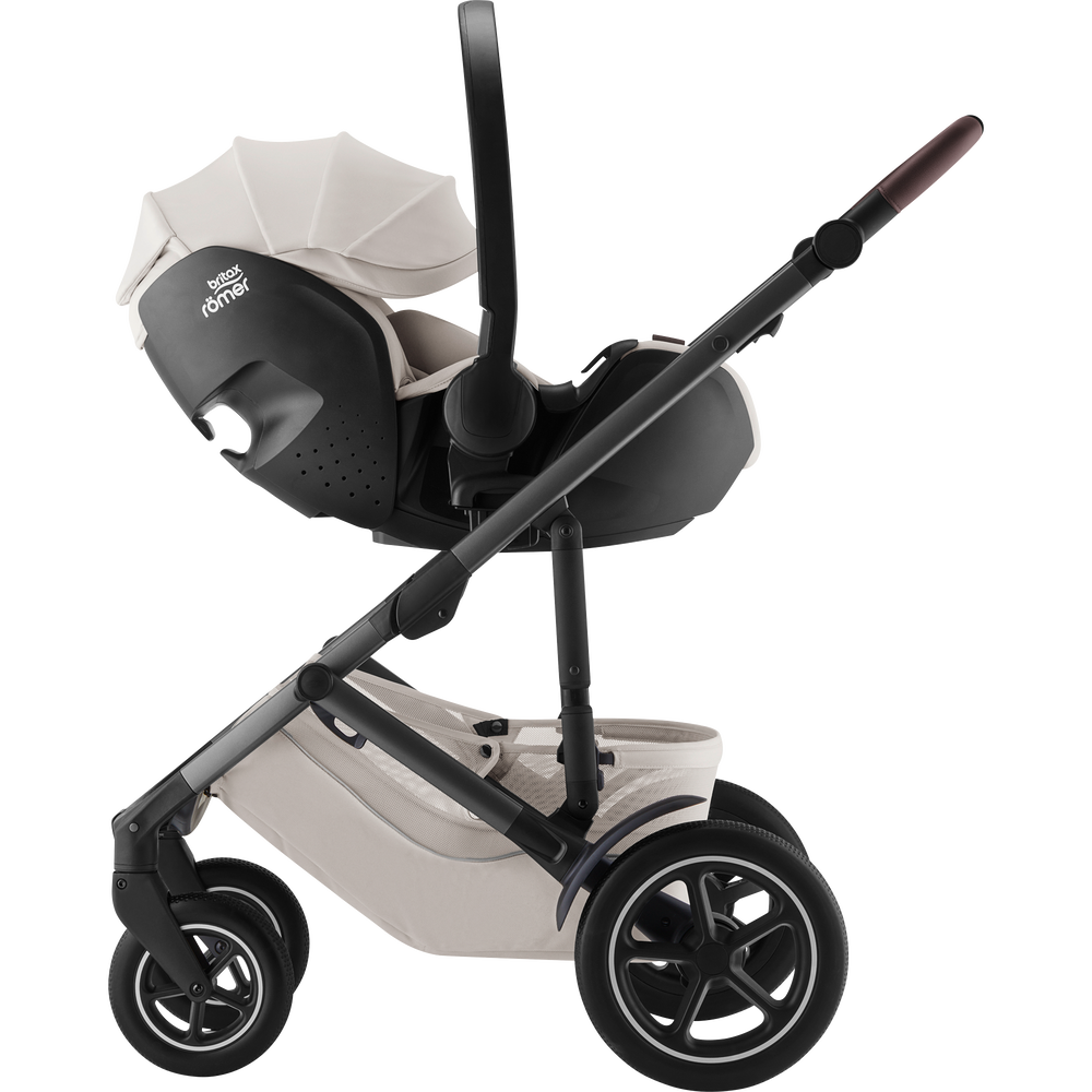 08_BABY-SAFE_PRO_SoftTaupe_01_Reclined_SMILE_5Z_CalmGrey_BrownHandle_2024_72dpi_2000x2000_1.png