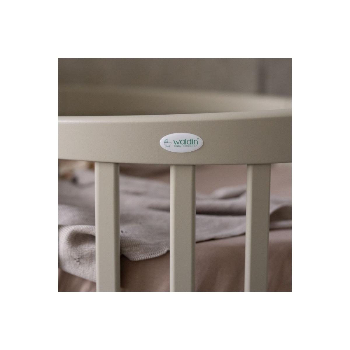 WALDIN ŁÓŻECZKO 7W1 OWALNE OLIWKOWE