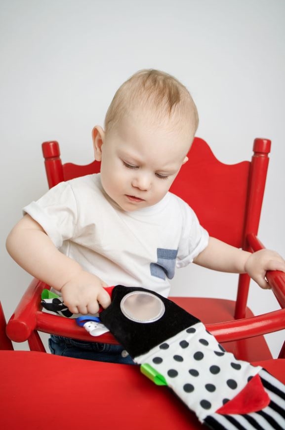 HENCZ KSIĄŻECZKA MAŁA CZERWONA 943