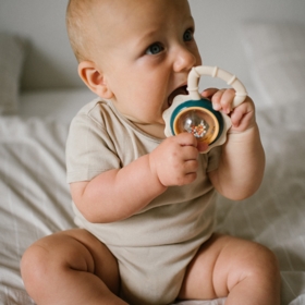 BABYONO GRZECHOTKA Z GRYZAKIEM 1586