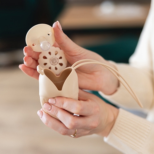 1656/03 POJEMNIK NA SMOCZEK BEŻOWY