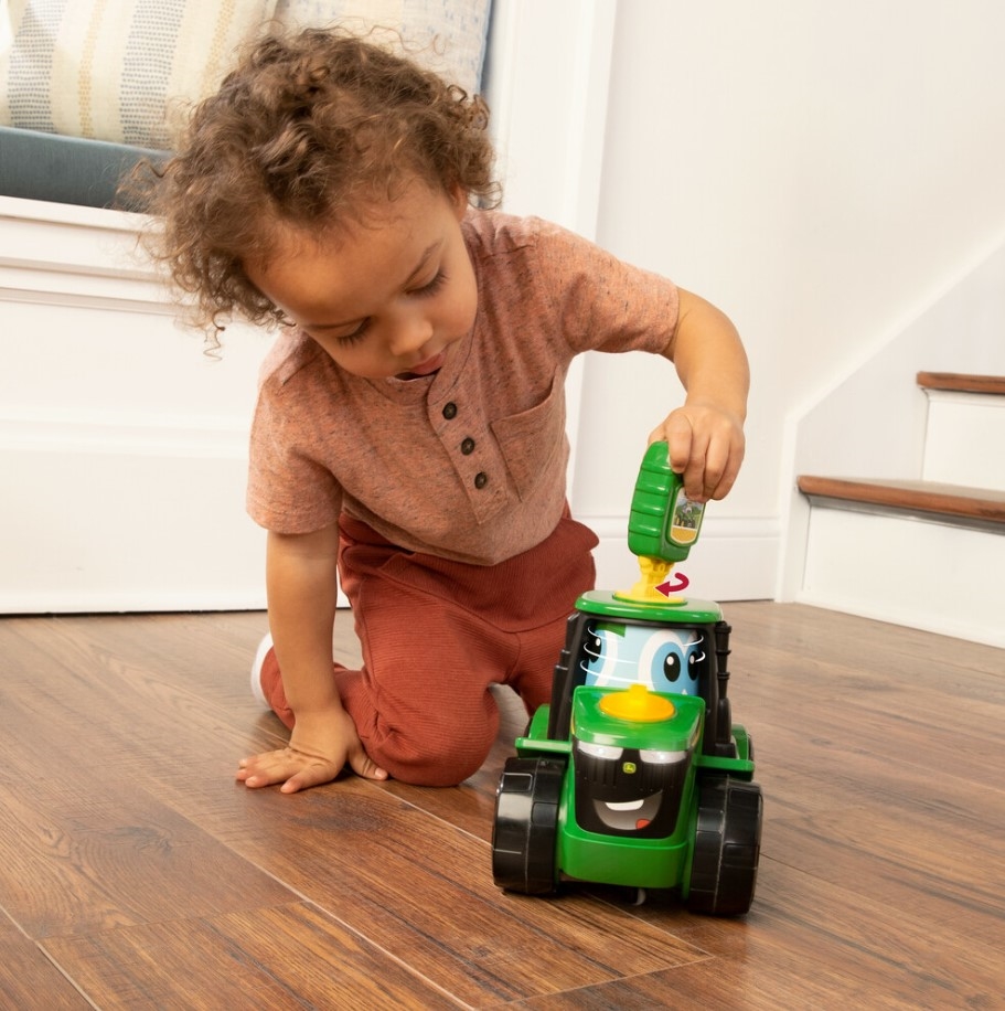 TOMY John Deere traktor Johnny na kluczyk 47500 /4