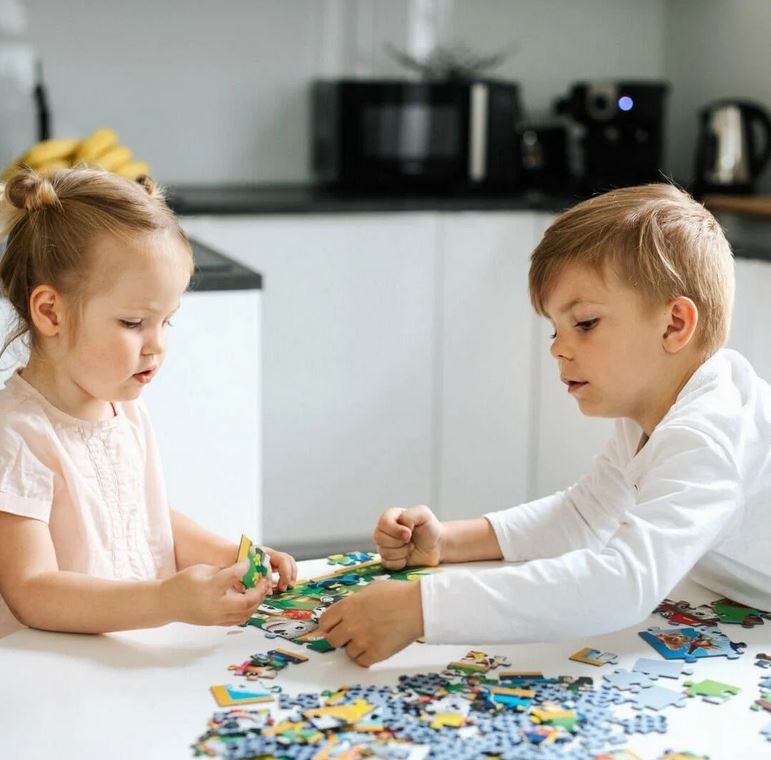 PUZZLE 60 Smaczny miodek /Winnie the Pooh 17411