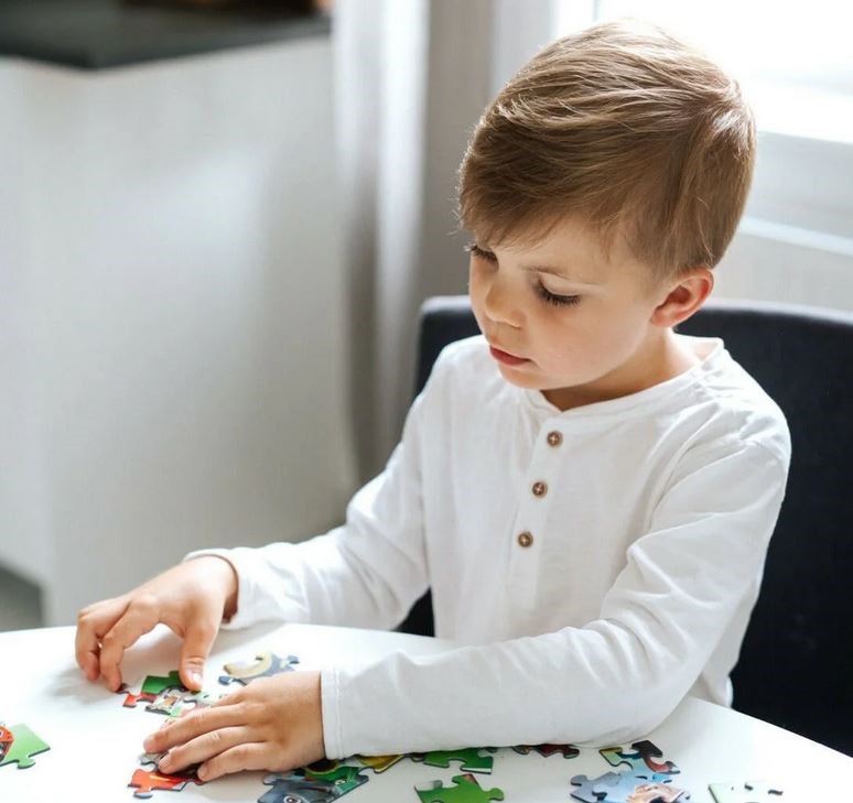 PUZZLE 60 Smaczny miodek /Winnie the Pooh 17411