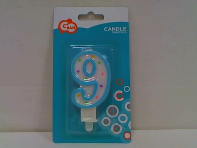 ŚWIECZKA 9 W KROPKI