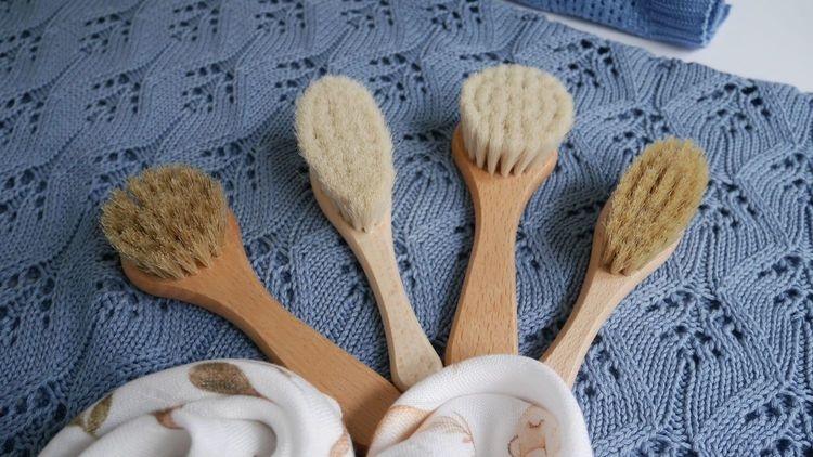 DREWNIANA SZCZOTKA DO WŁOSÓW SZCZECINA DUŻA