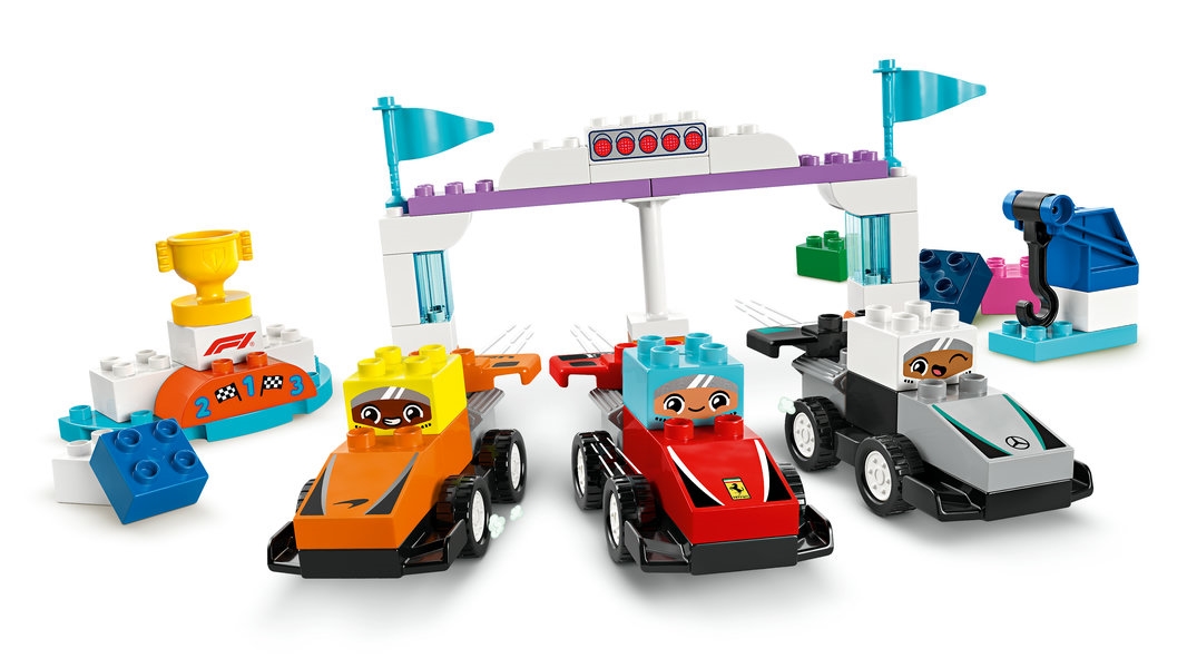 10445 LEGO DUPLO BOLIDY I KIEROWCY F1
