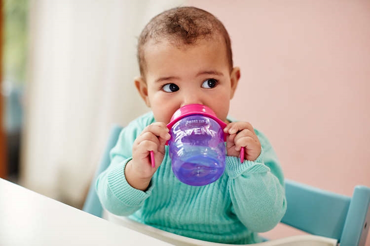 AVENT KUBEK Z USTNIKIEM 6M+, 200ML. RÓŻOWY 551/03