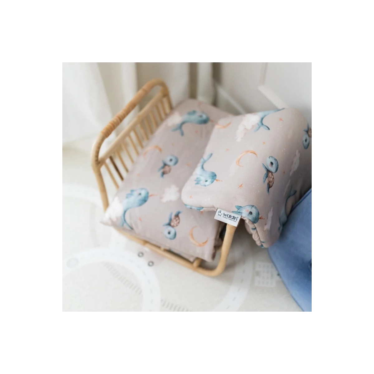 WALDIN PODUSZKA WIELORYB CIEMNY BEŻ 40X30