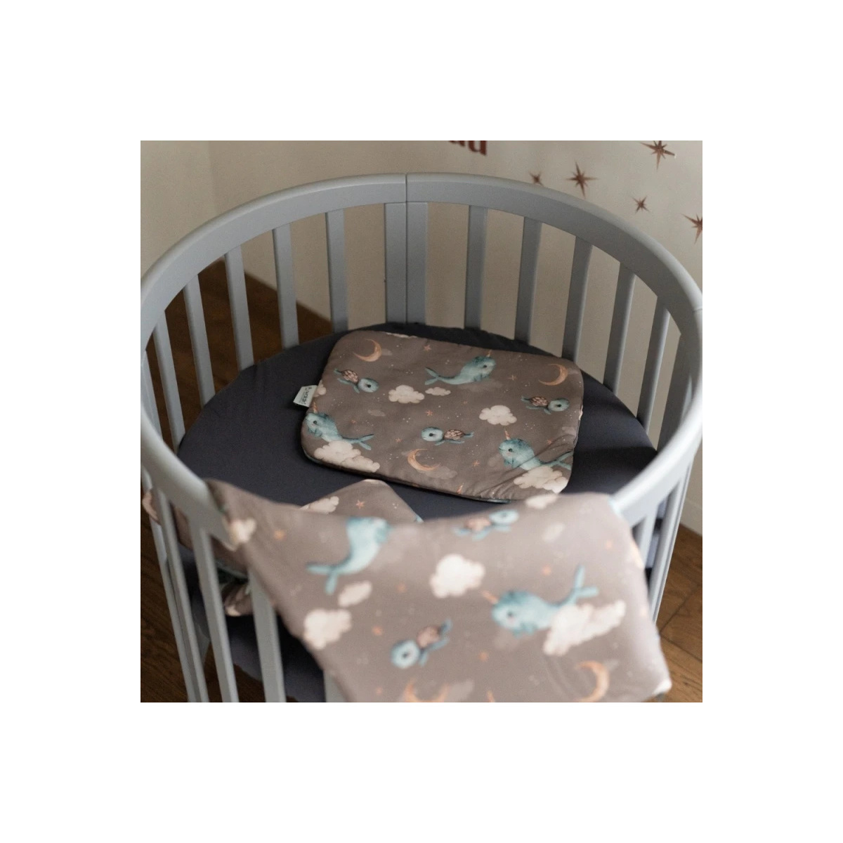 WALDIN PODUSZKA WIELORYB BRĄZOWY 40X30