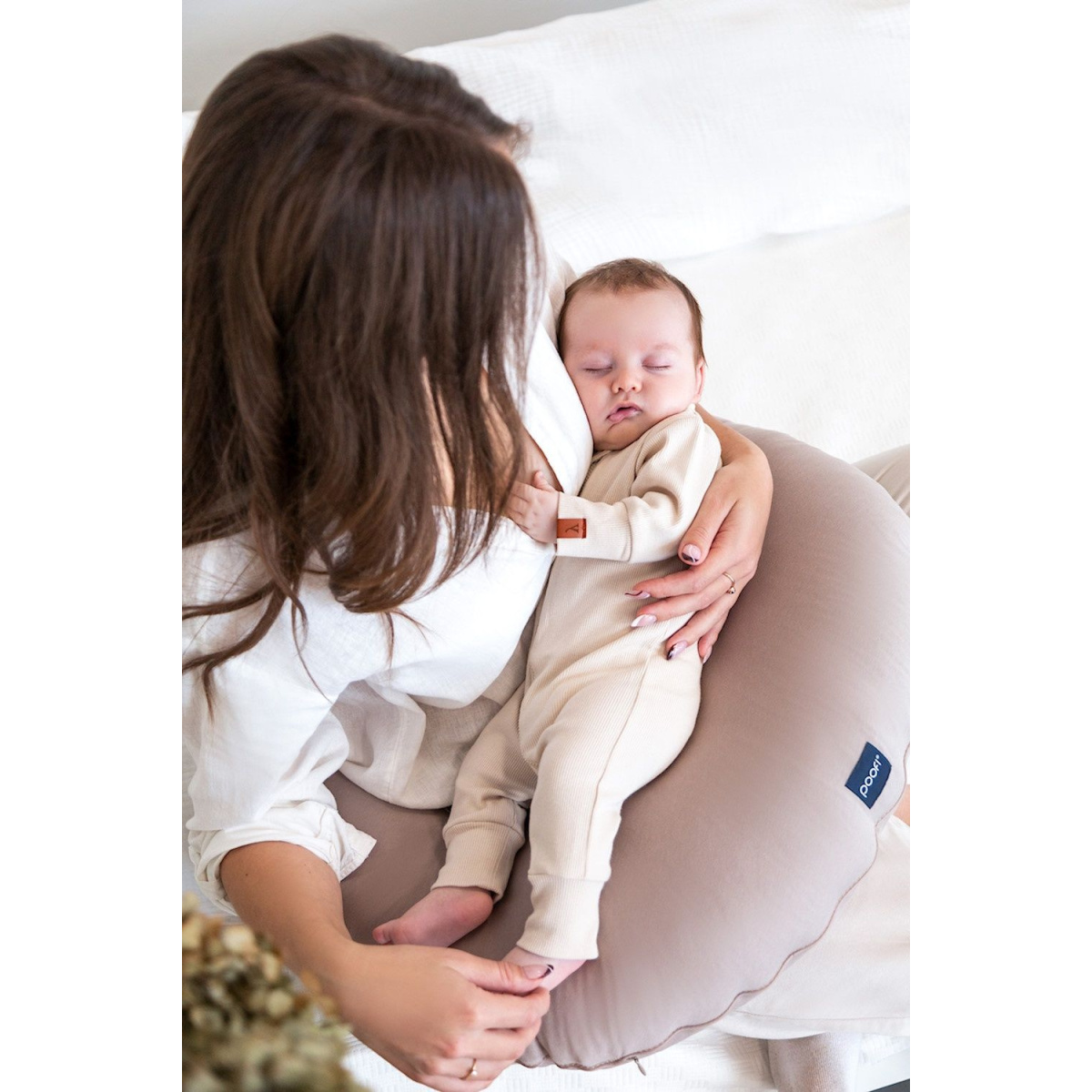 POOFI PODUSZKA DO KARMIENIA ORGANIC CZEKOLADA