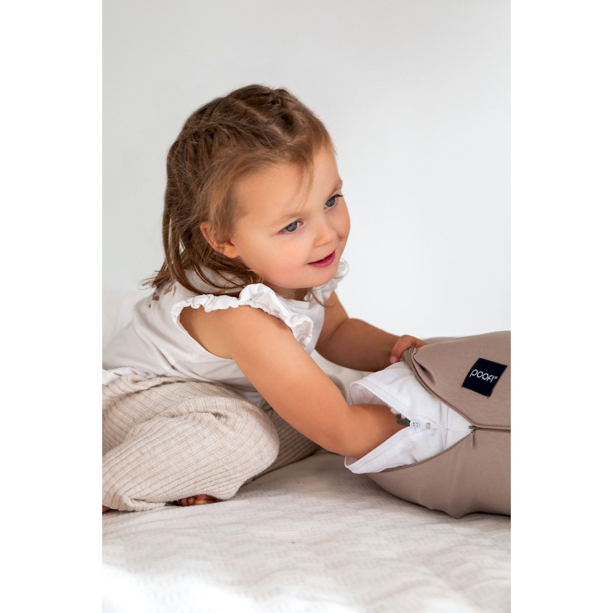 POOFI PODUSZKA DO KARMIENIA ORGANIC CZEKOLADA