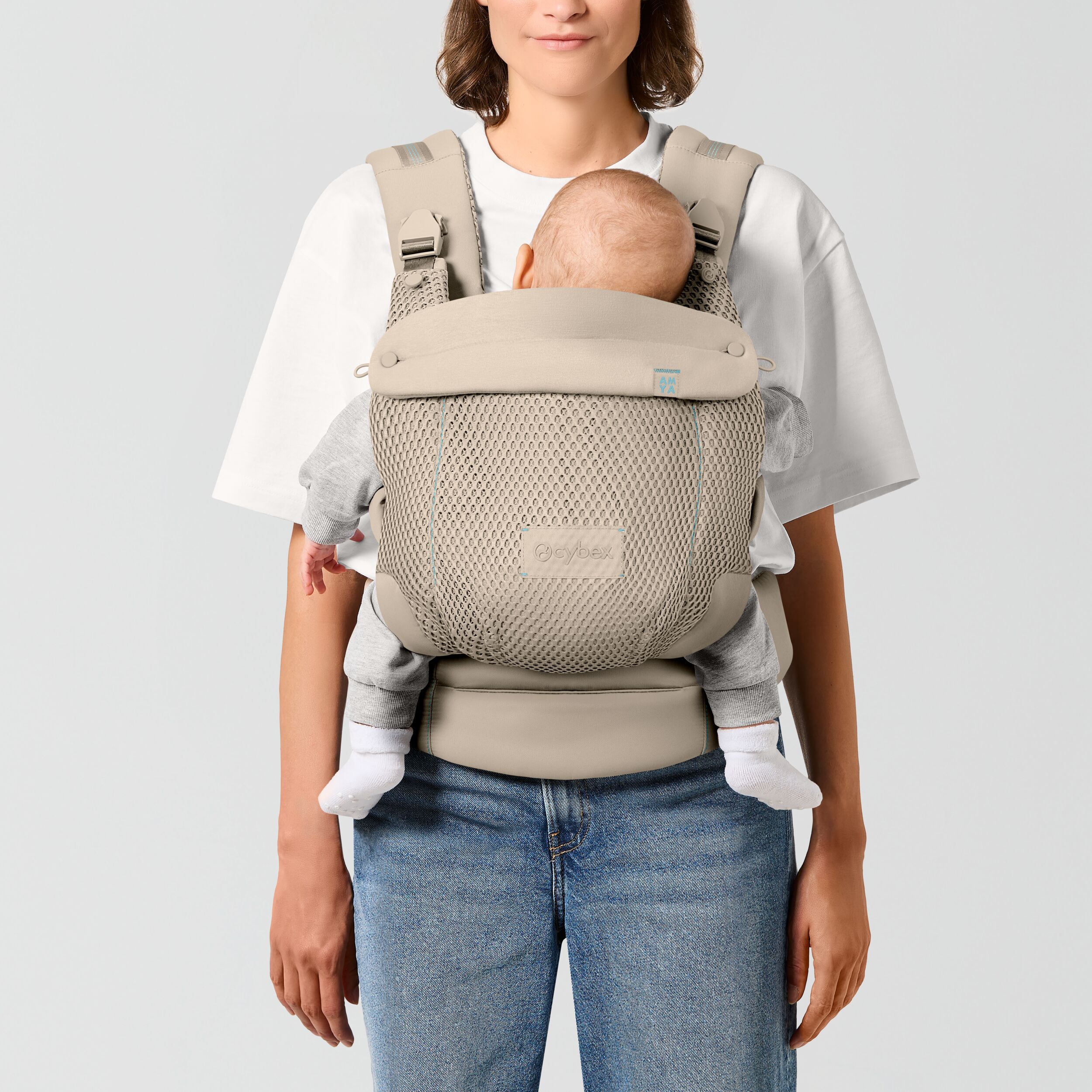 CYB_25_INT_y000_Amya_ALBE_FrontCarrying_Child_print_medium.jpg