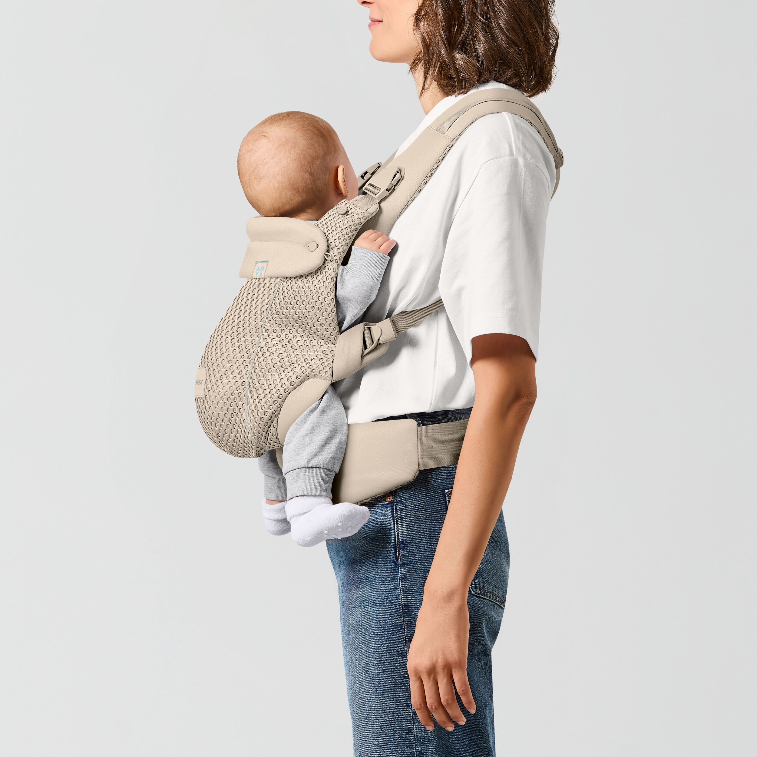 CYB_25_INT_y090_Amya_ALBE_FrontCarrying_Child_print_medium.jpg