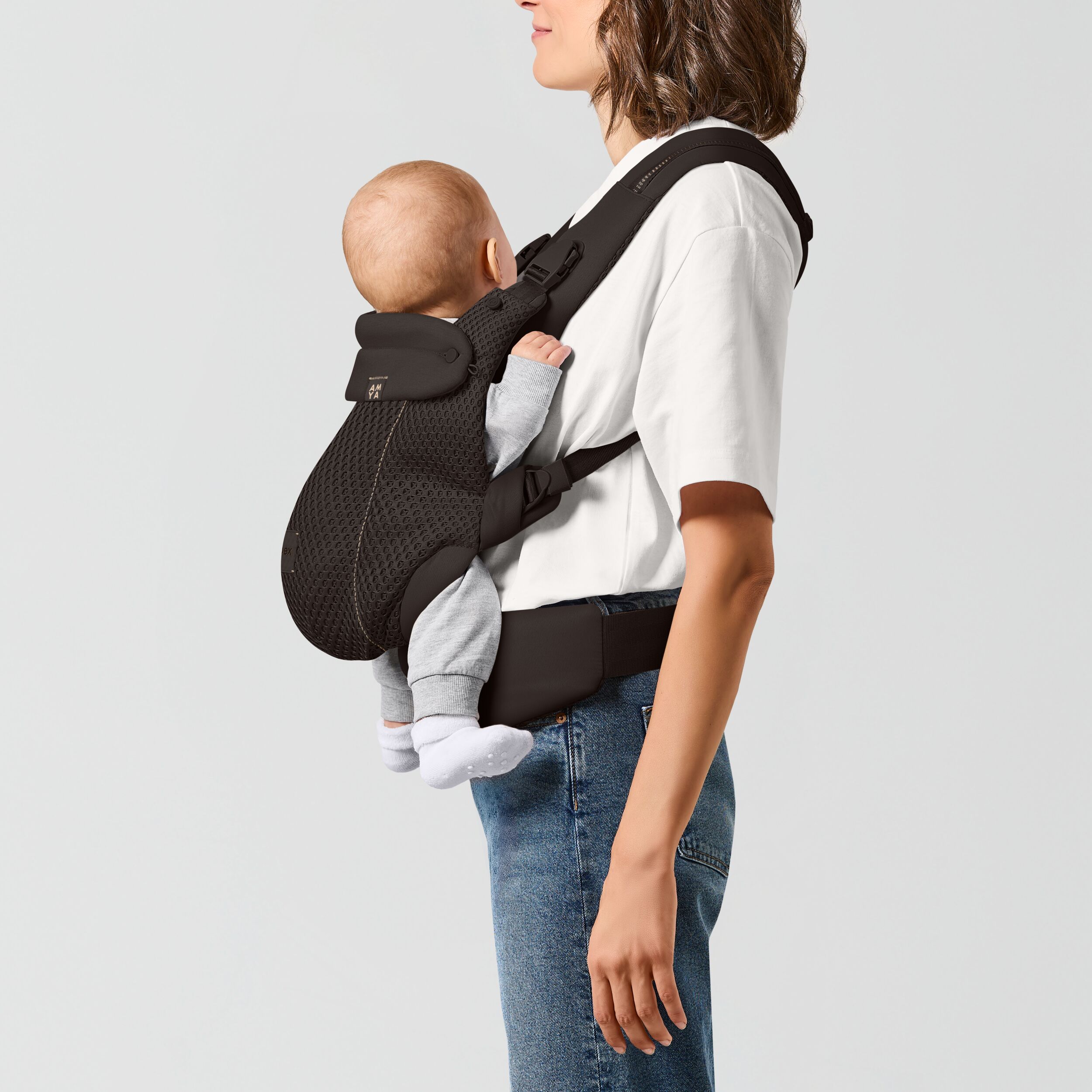 CYB_25_INT_y090_Amya_ALBE_FrontCarrying_Child_print_medium.jpg