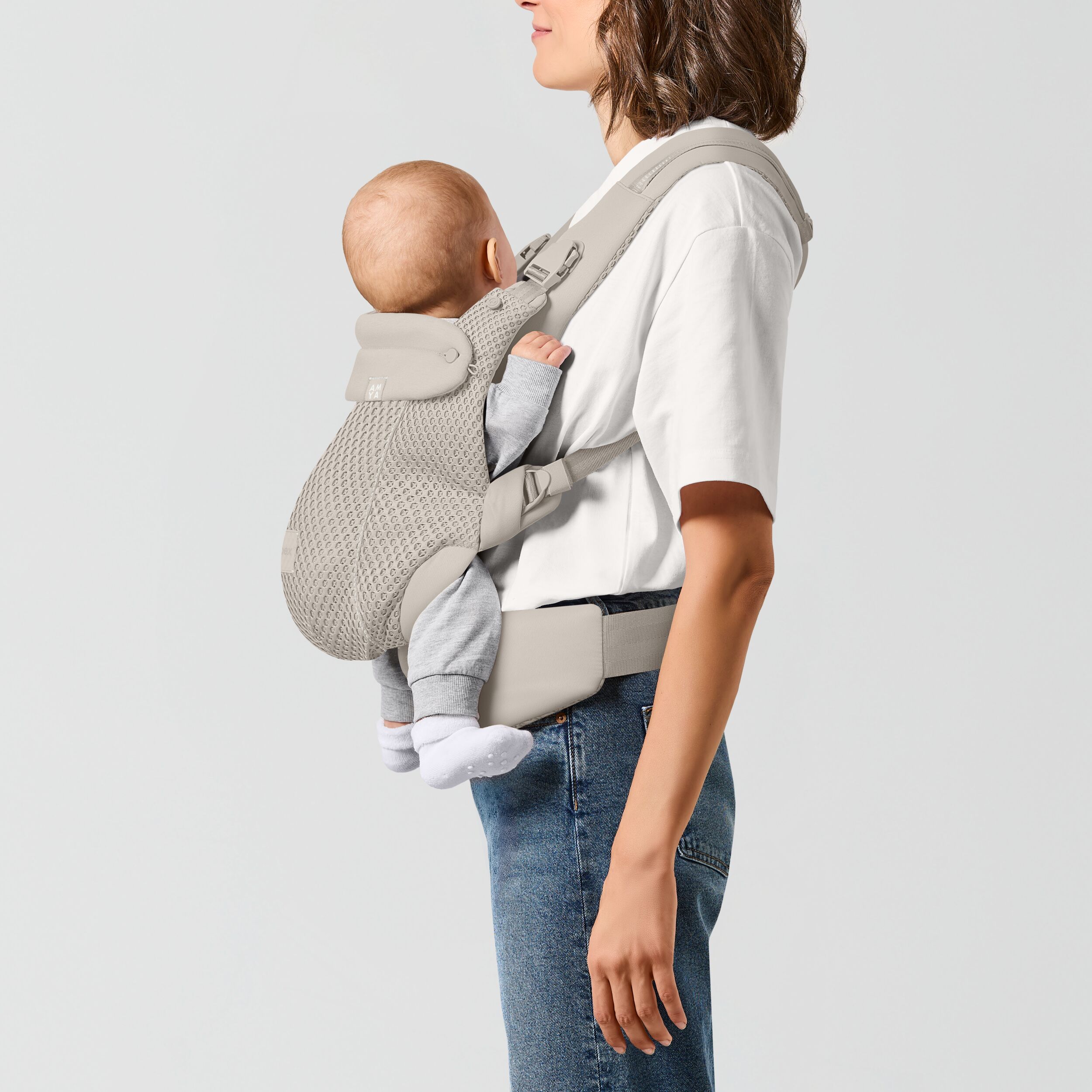 CYB_25_INT_y090_Amya_ALBE_FrontCarrying_Child_print_medium.jpg