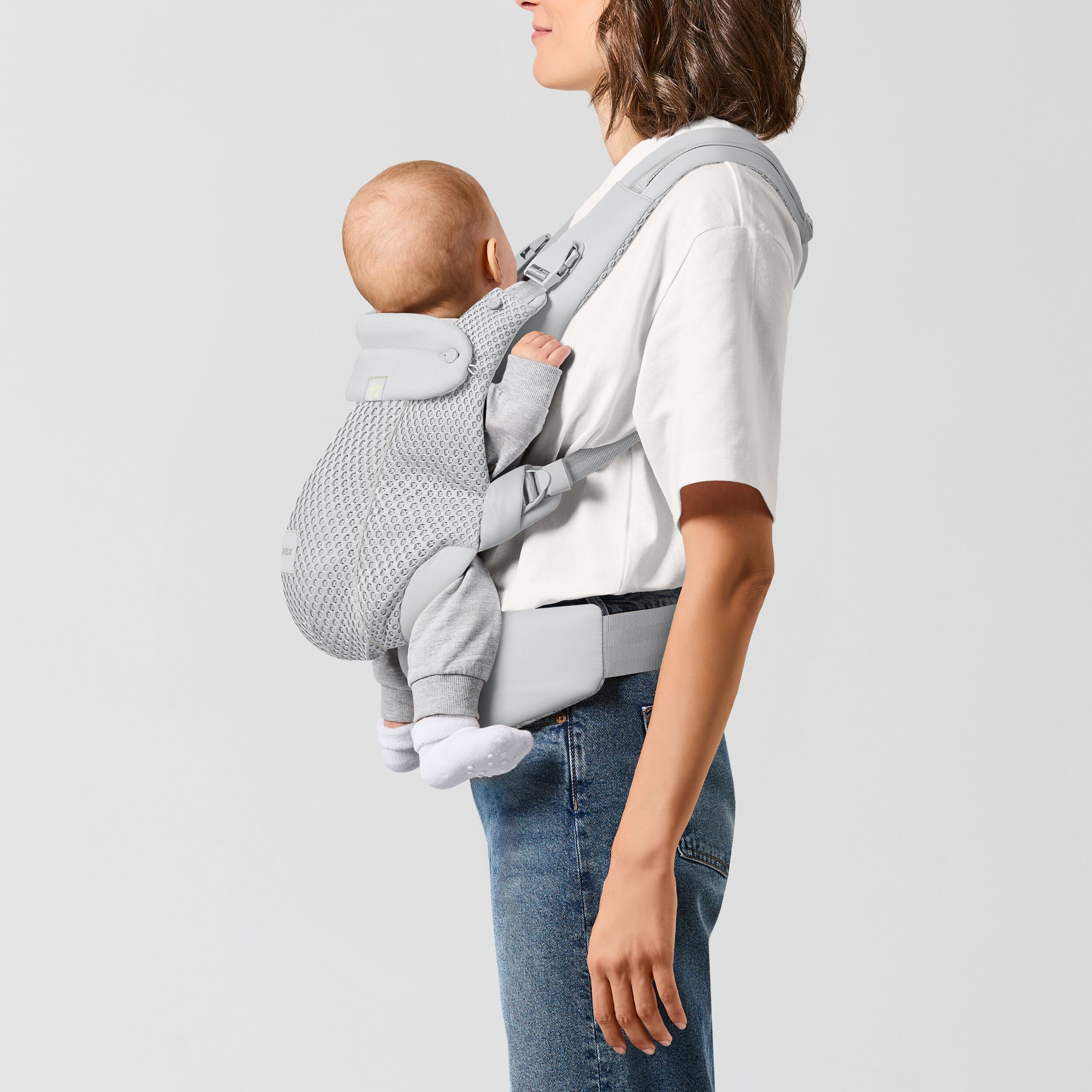 CYB_25_INT_y090_Amya_ALBE_FrontCarrying_Child_print_medium.jpg