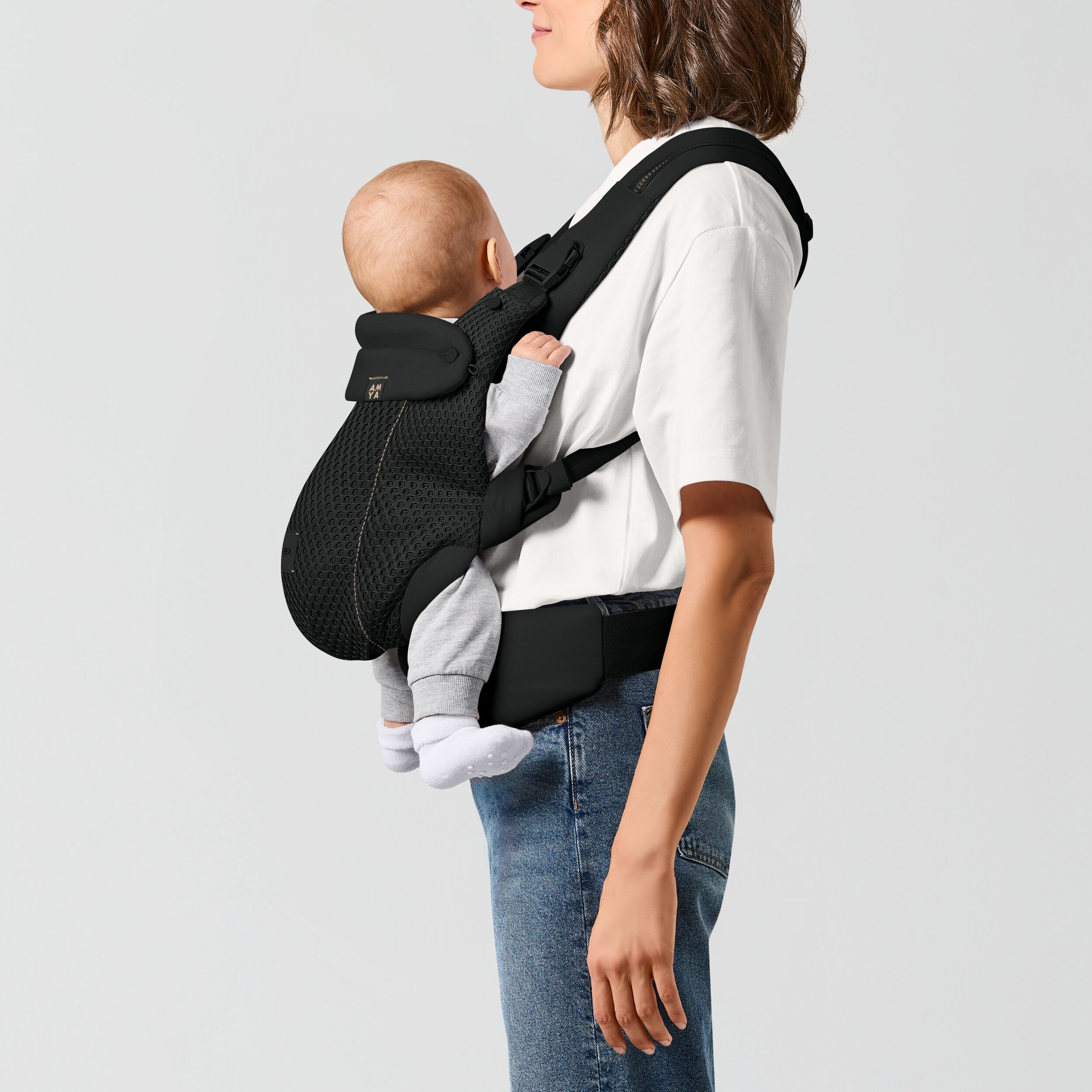 CYB_25_INT_y090_Amya_ALBE_FrontCarrying_Child_print_medium.jpg