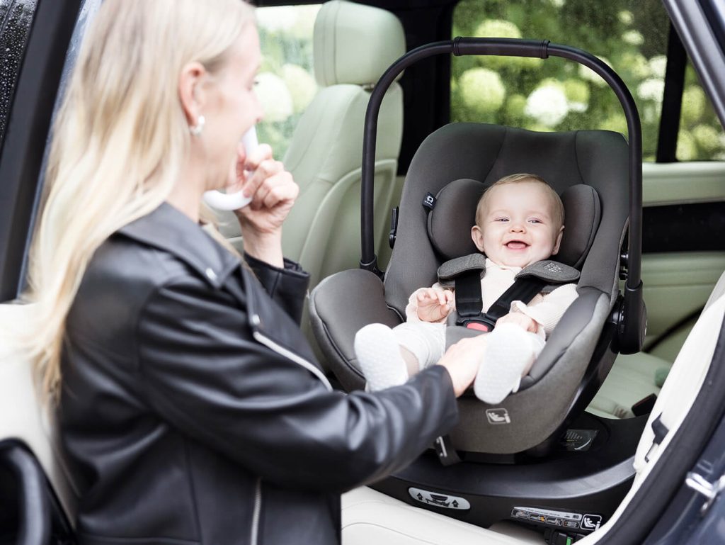 joie-baby-fotelik-i-spin-xl-lifestyle (15)-jpeg_compressed.JPEG